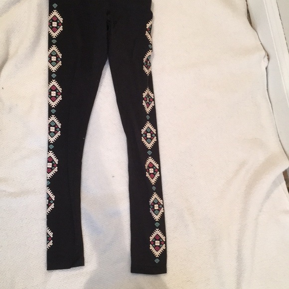Invite Only Black leggings with native American print on sides of legs - Picture 1 of 4